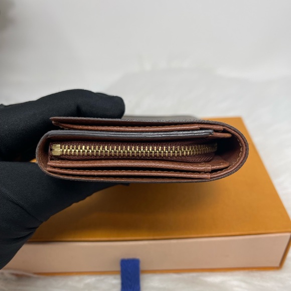 LV Tressor Wallet - Picture 5 of 14